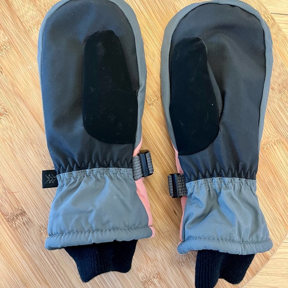 Two (2x) pairs Ski Gloves All in Motion 2 pairs- 1x pink, 1x blue, kids sz 8-14 - Picture 5 of 8